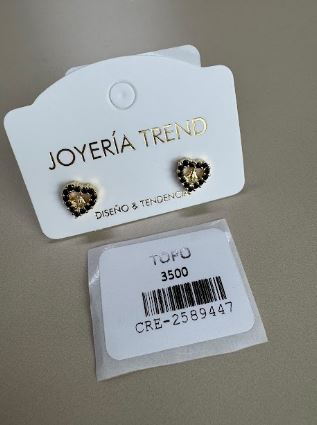 Aretes Topo Corazón con Detalles en Negro