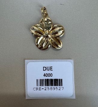 Dije Flor con Pétalos Texturizados