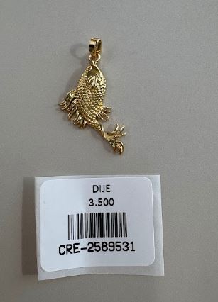 Dije con Diseño de Pez Texturizado en Tono Dorado