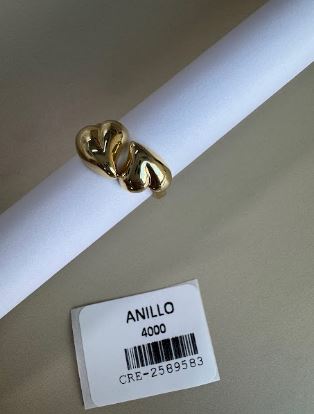 Anillo con Doble Corazón Volumétrico en Tono Dorado