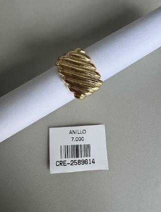 Anillo Ancho con Bandas Horizontales en Relieve Dorado