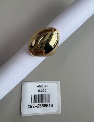 Anillo Grande con Diseño Abombado y Asimétrico en Tono Dorado