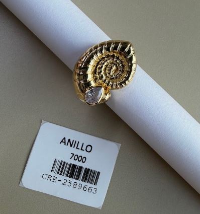Anillo Dorado Diseño Caracol con Piedra