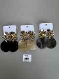 Arete flor dorado resina redondo
