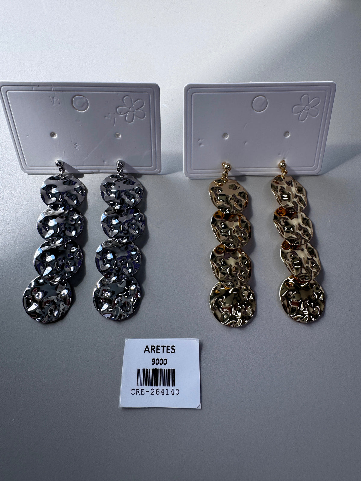 Arete largo martillado círculos