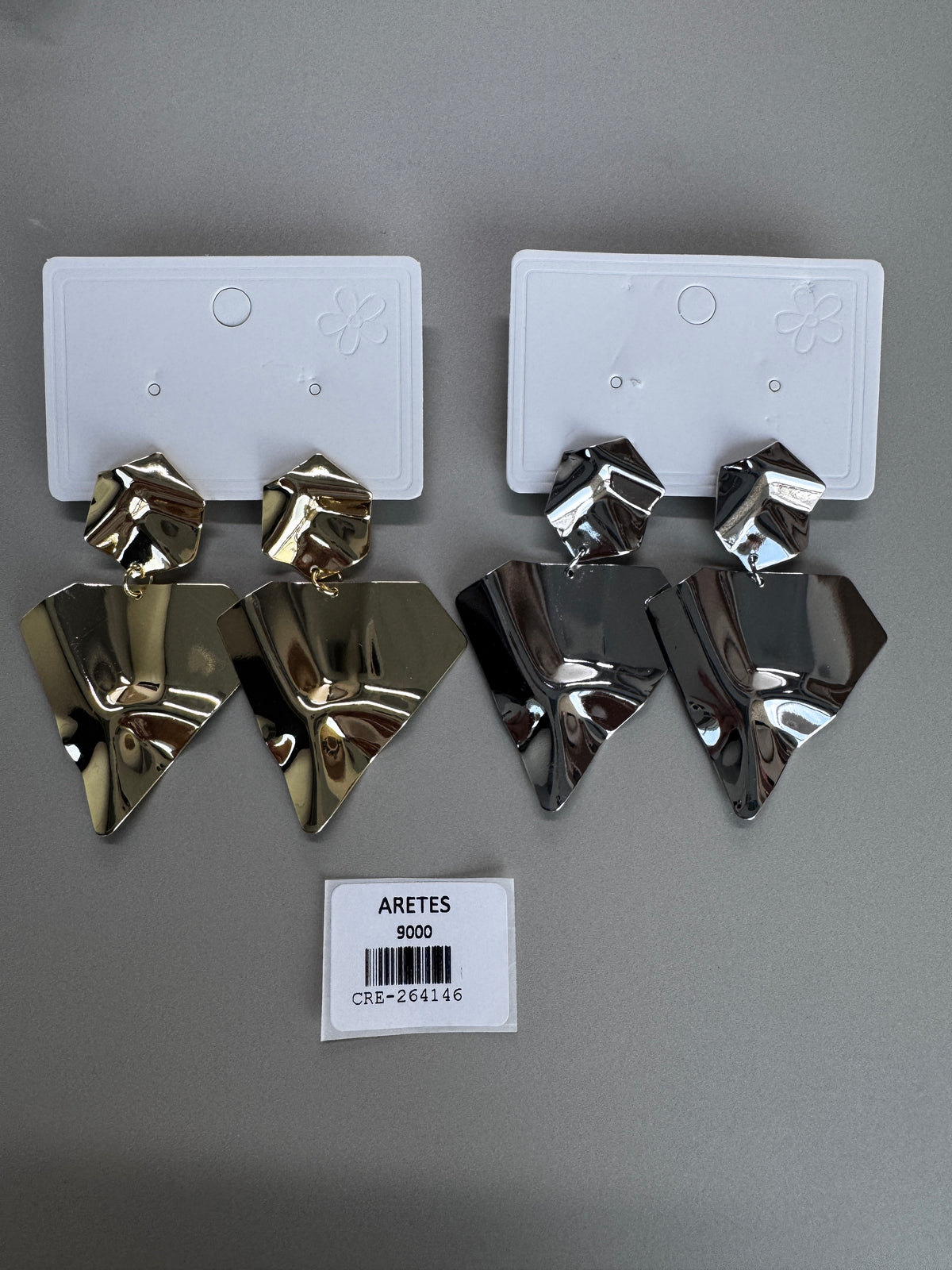 Arete largo triangular martillado