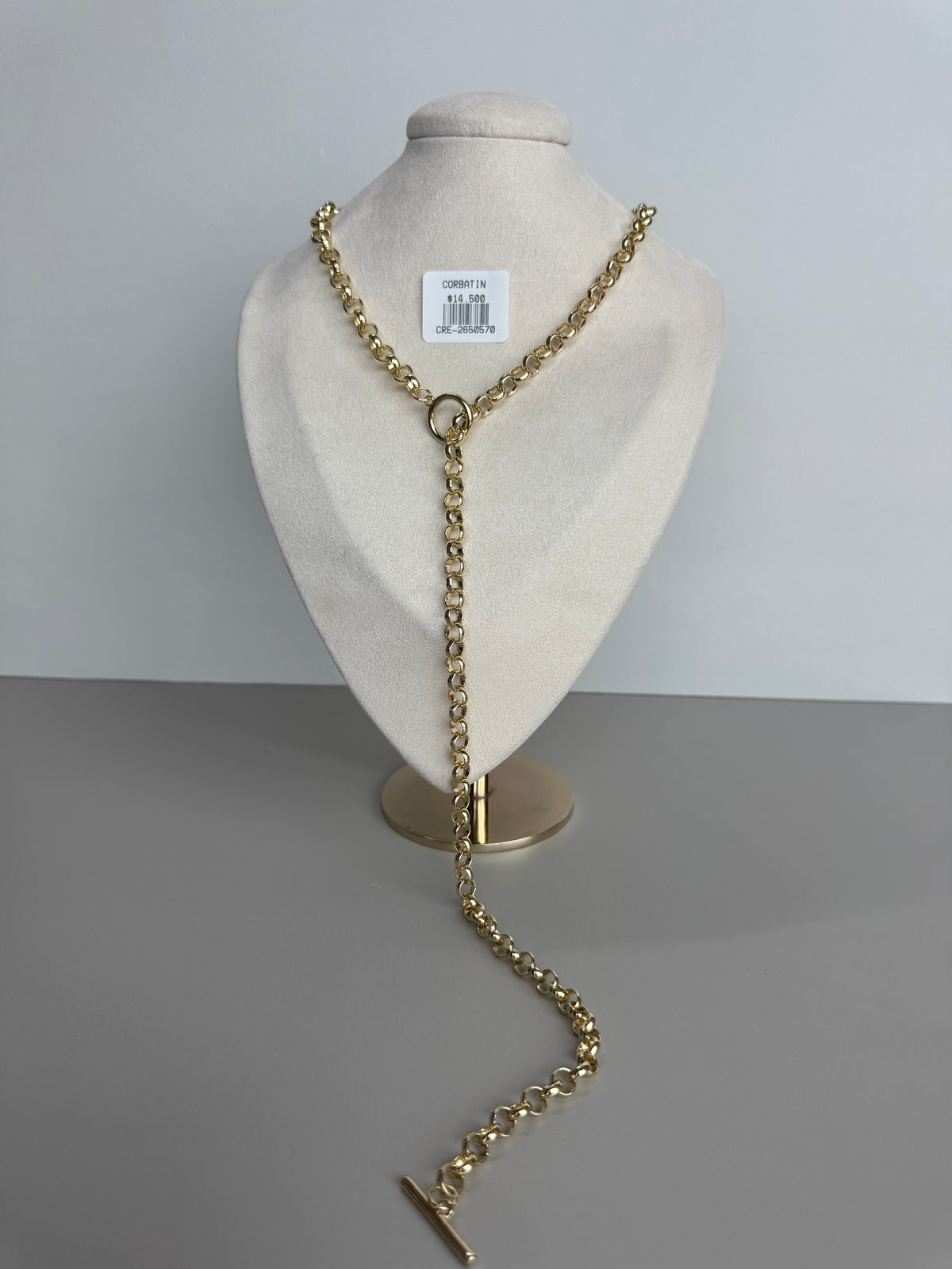 Collar con corbatín con eslabones