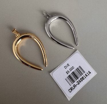 Dije Herradura de Diseño Minimalista