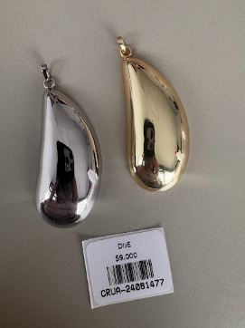 Dije Forma Gota Alargada de Superficie Lisa