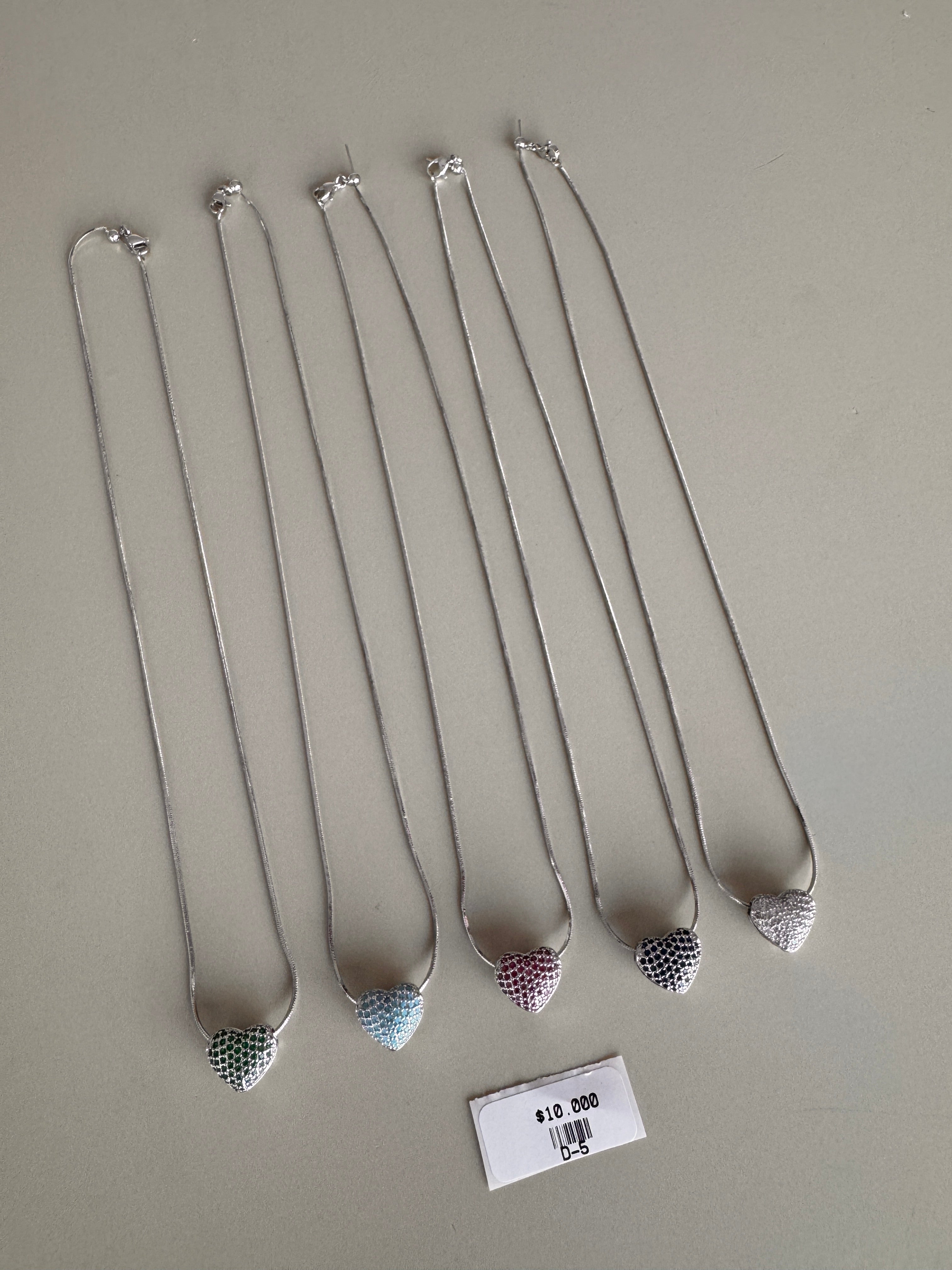 Collar con Dije de Corazón Brillante en Tono Plata