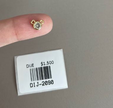 Mini Dije Silueta con Piedra Brillante