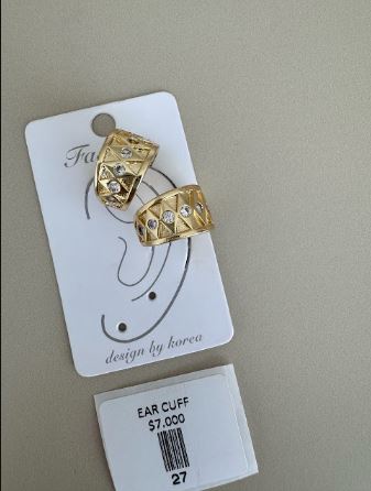 Ear Cuff con Detalles Brillantes en Circones y Relieve
