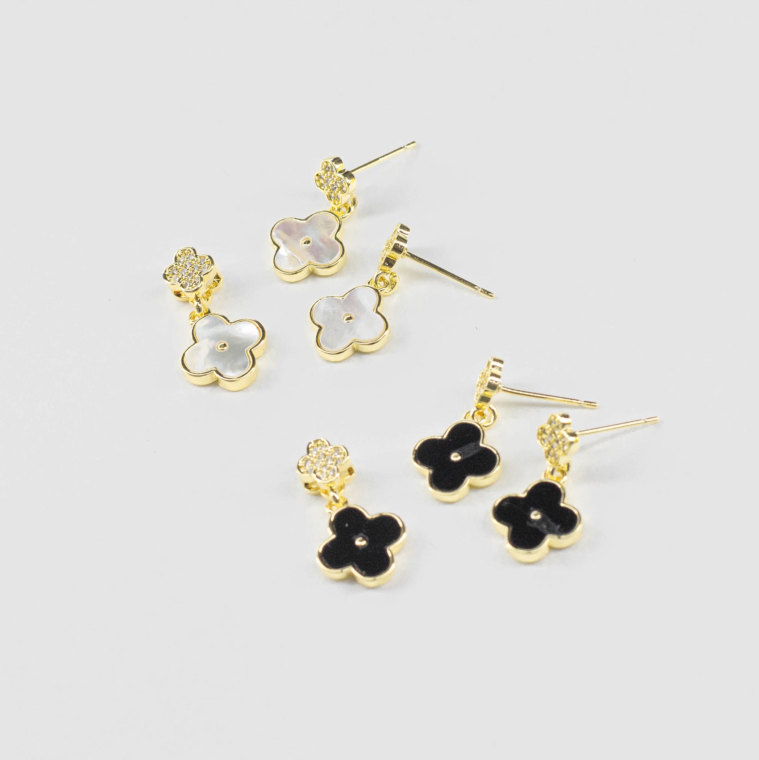 Aretes de Flor Cuatro Pétalos Bicolor