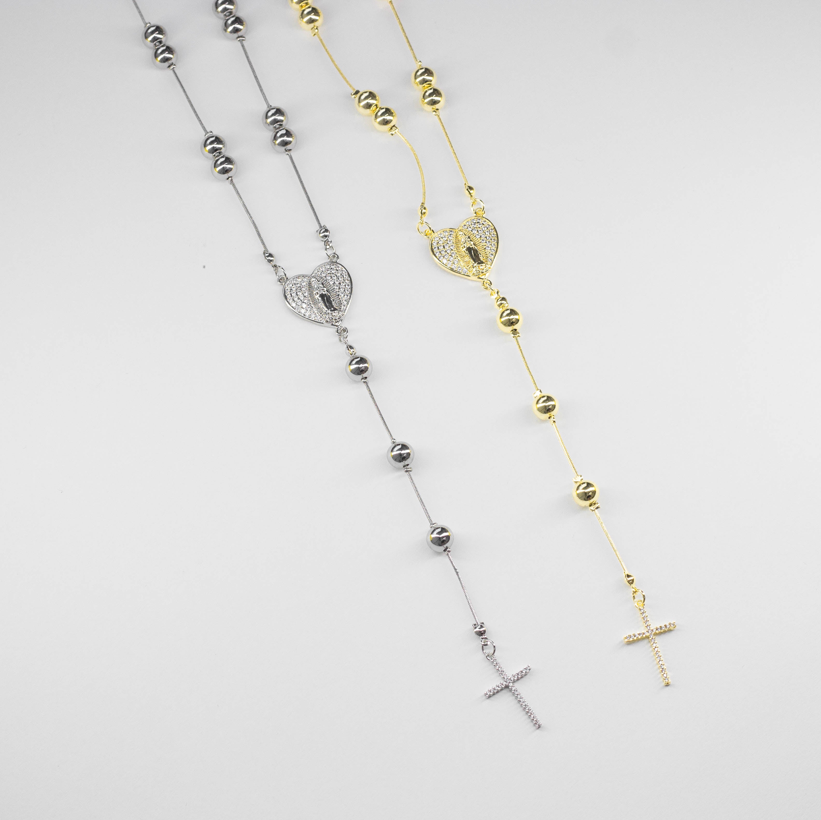Collar de Bolas con Corazón y Cruz