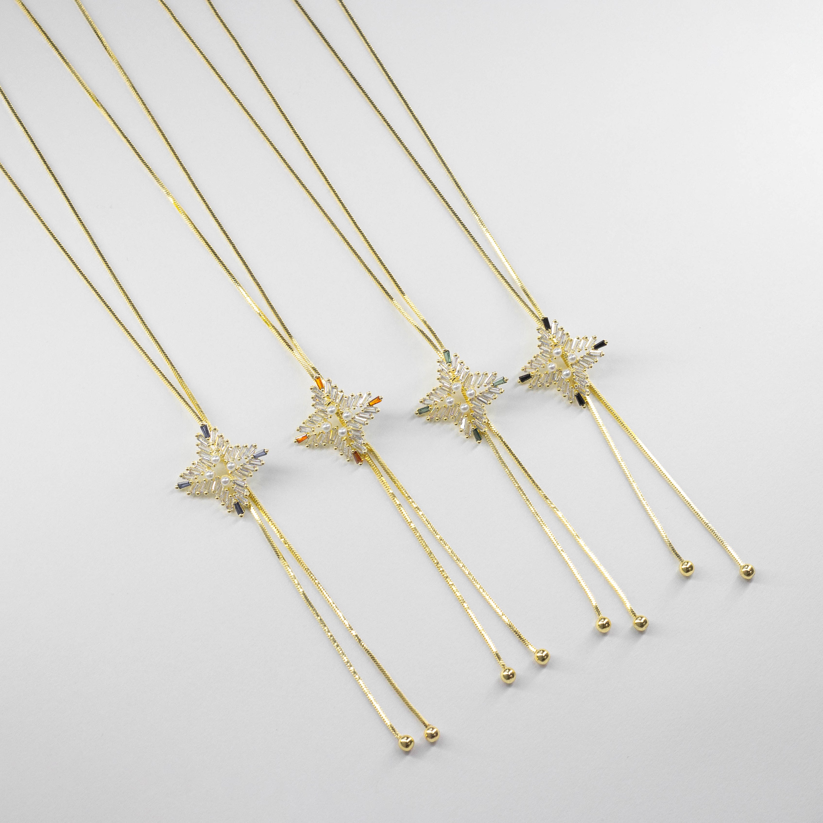 Collar Ajustable con Dije de Estrella y Cristales