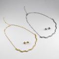 Set de Collar Ondulado y Aretes de Esfera