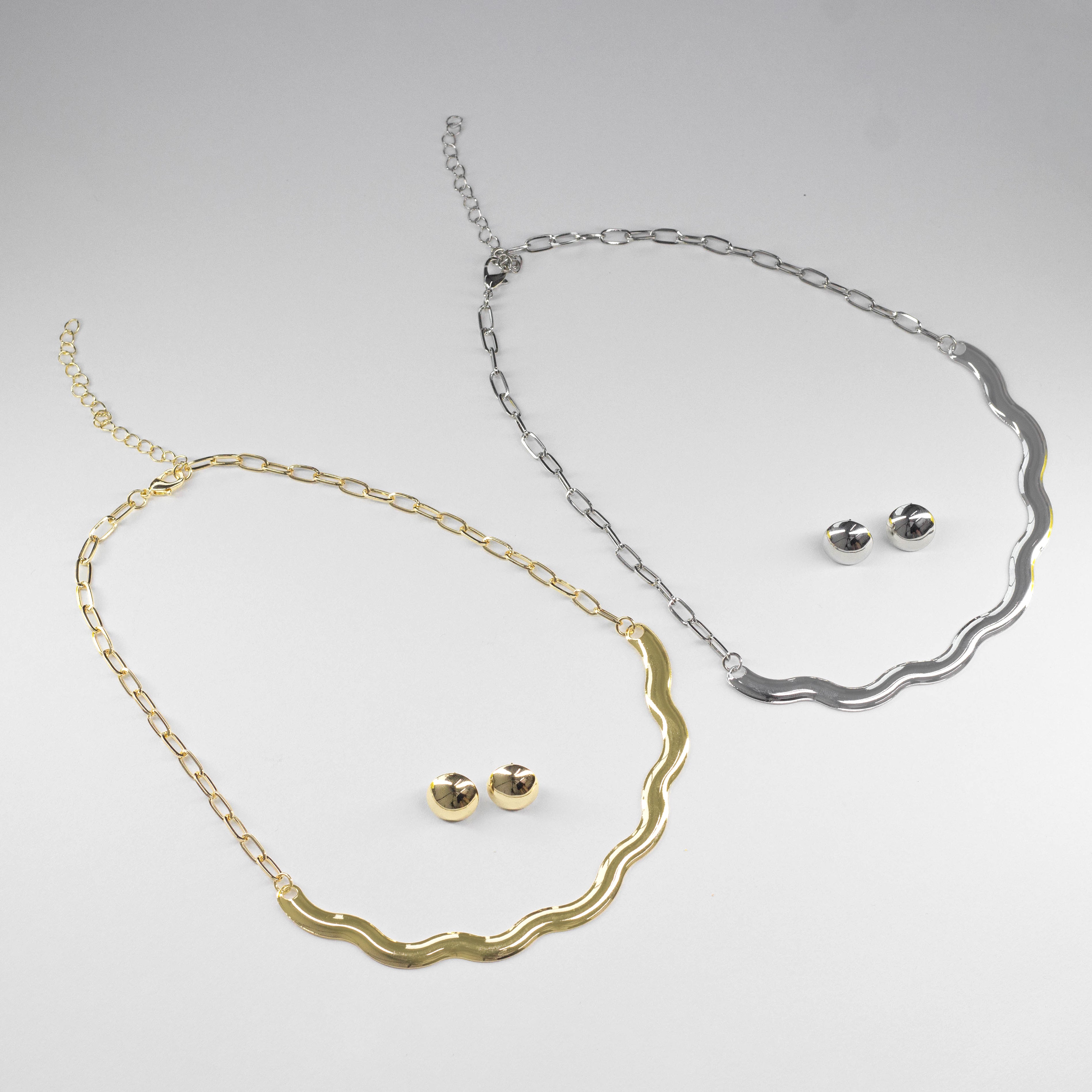 Set de Collar Ondulado y Aretes de Esfera