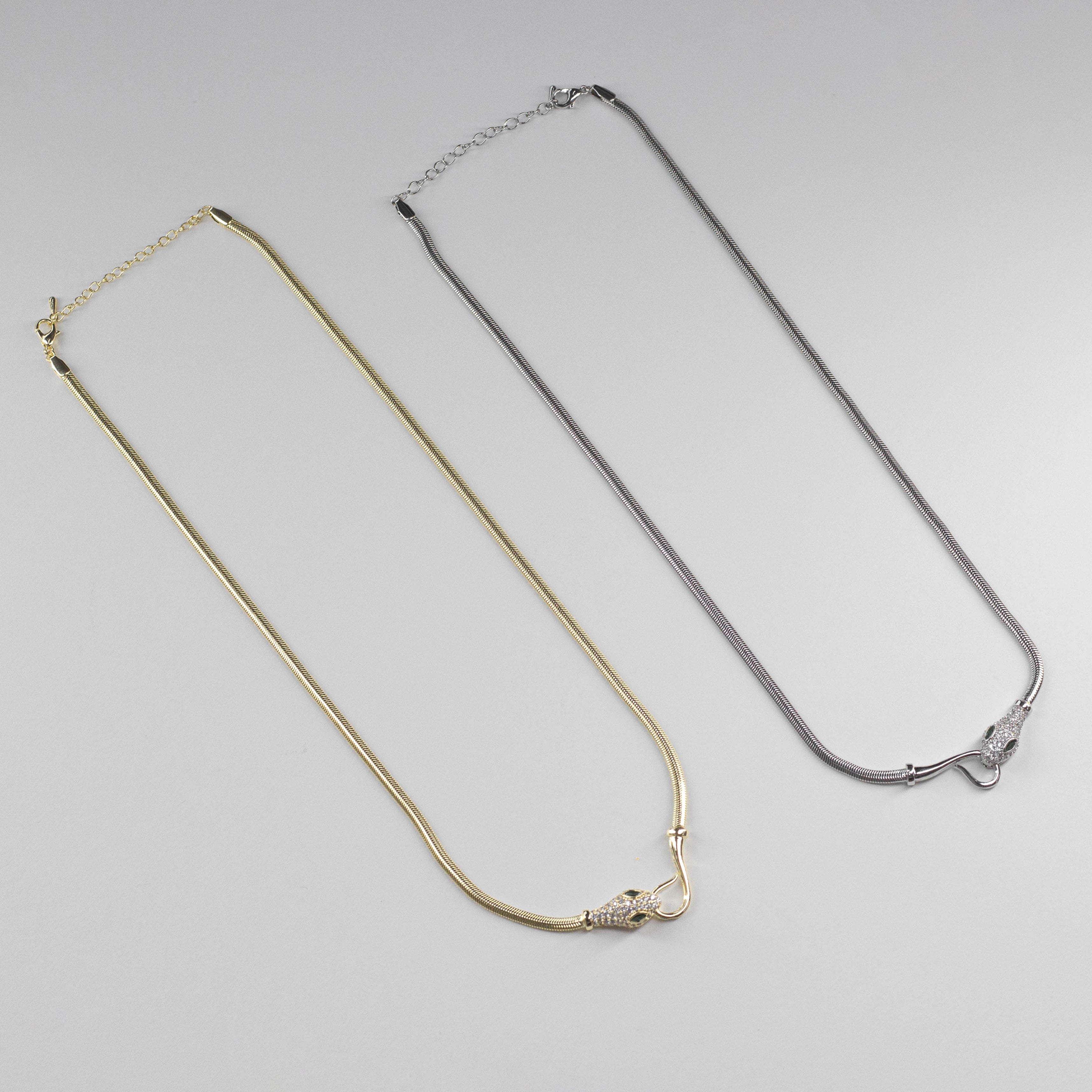 Collar Estilo Serpiente con Cabeza de Serpiente