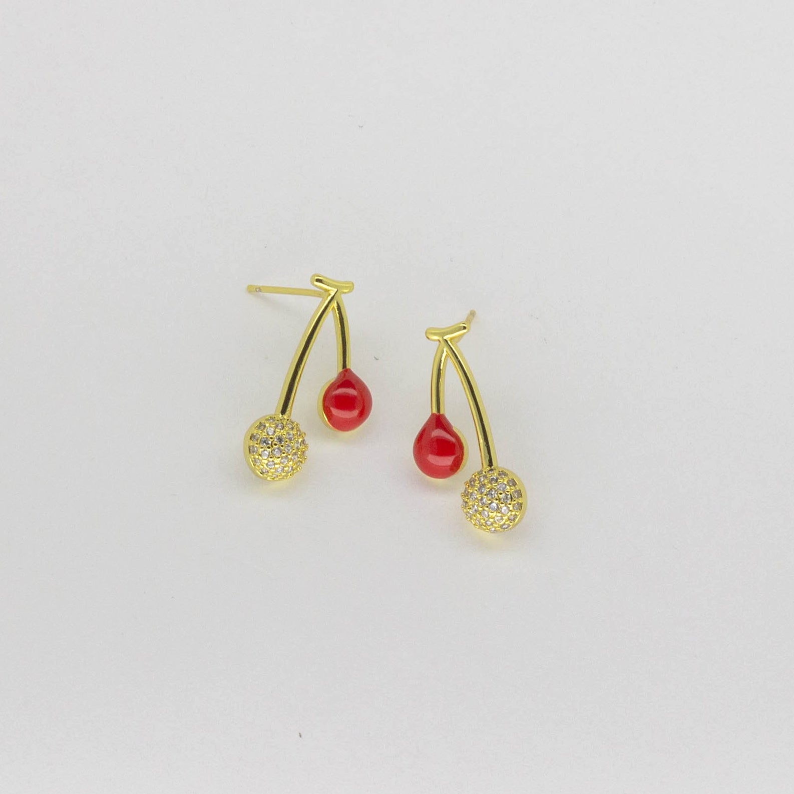 Aretes Cerezas con Esfera Brillante y Detalle Rojo