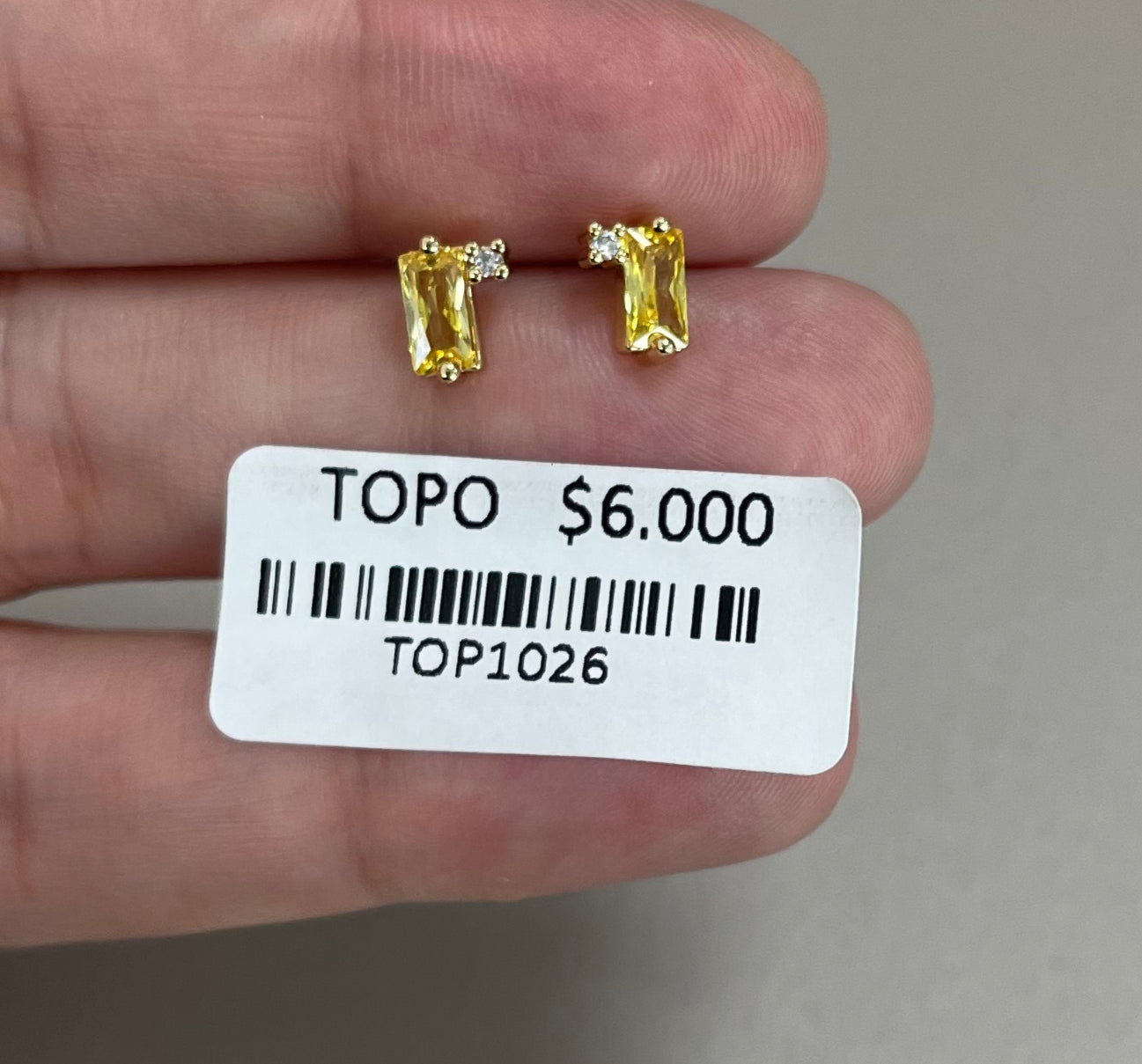 Aretes Topo Rectangulares Amarillos con Cristal
