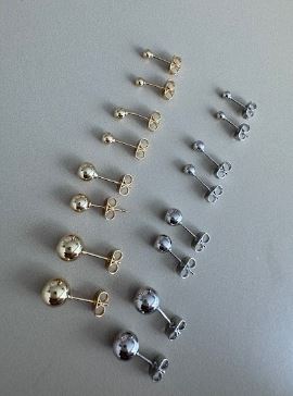 Set de Aretes Topo Balín Liso en Varios Tamaños